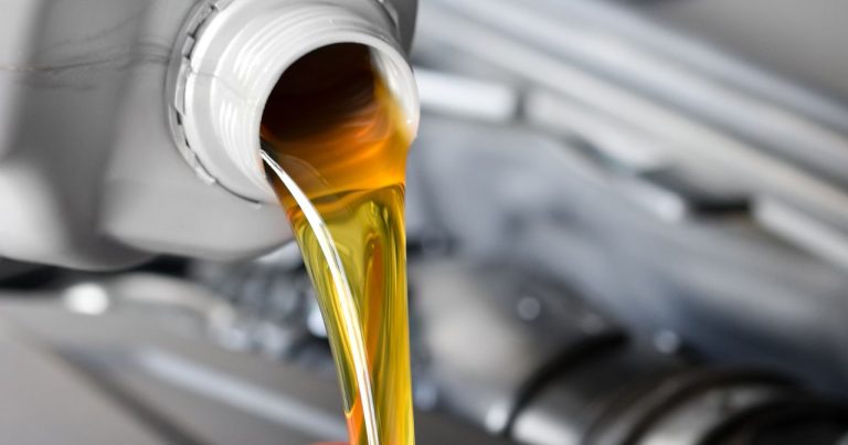santieoilcompany-168764-biodegradable-industrial-lubricant-blogbanner1